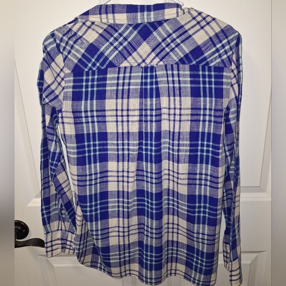 A J.Crew ladies long sleeve button-down blue plaid shirt in a size XS. - Picture 2 of 5